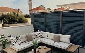 Dawn & Dusk - Modern Two Bedroom Apartment With Mountain Views