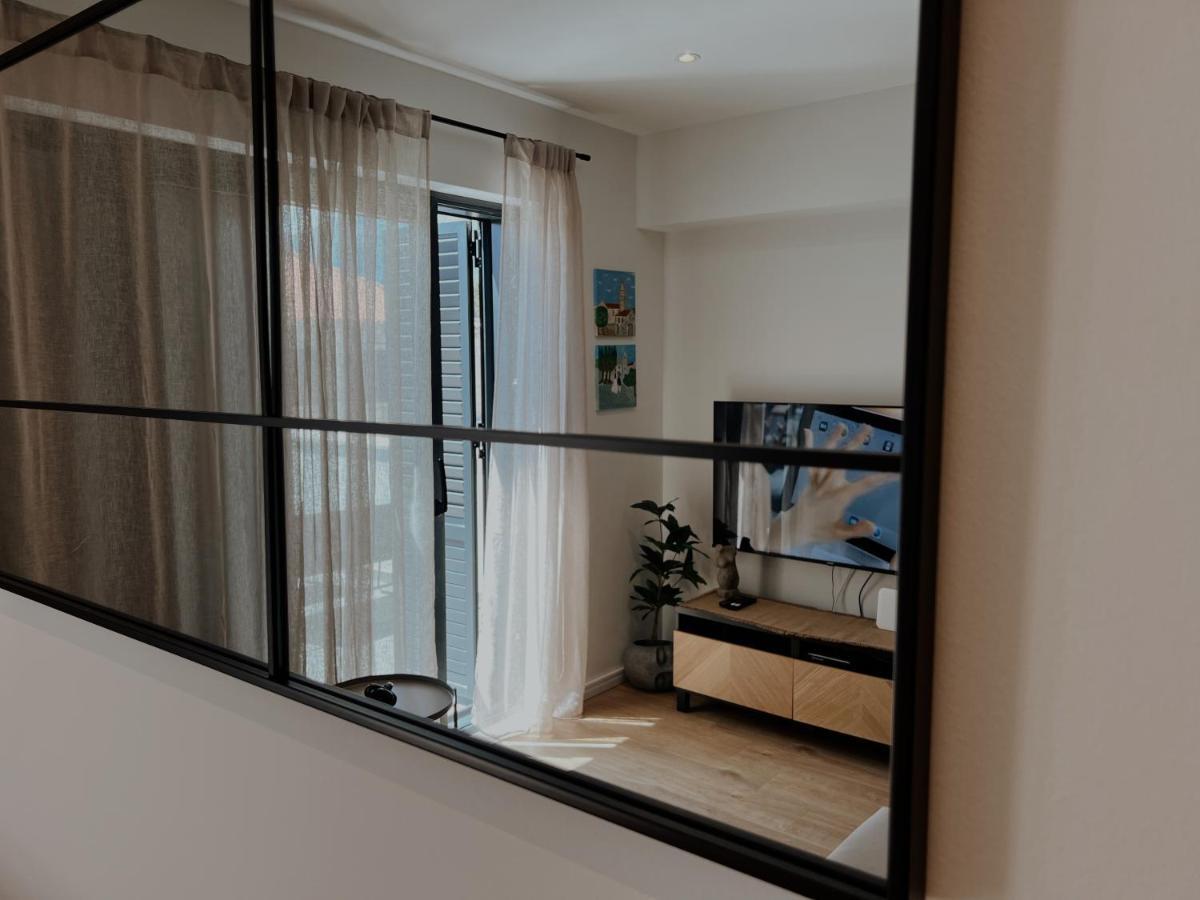 Dawn & Dusk - Modern Two Bedroom Apartment With Mountain Views Čilipi Exterior foto